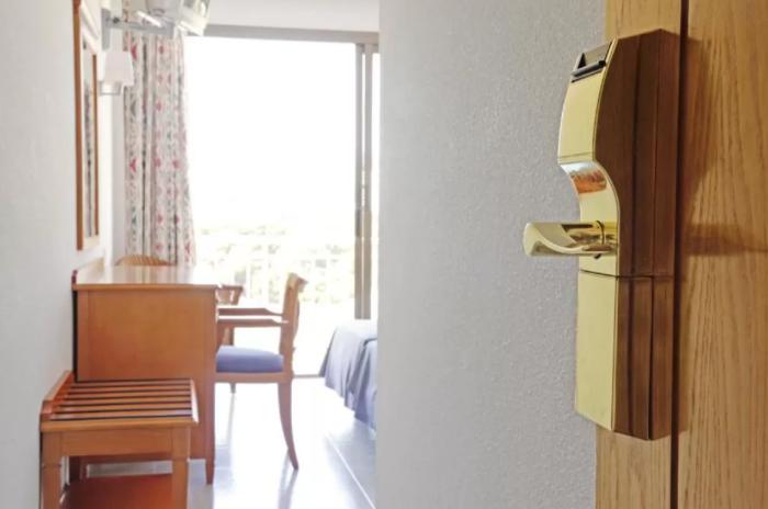 Hotel Casablanca Santa Ponsa Oda fotoğraf