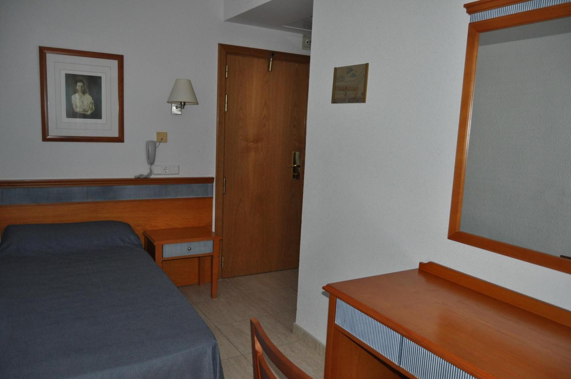 Hotel Casablanca Santa Ponsa Oda fotoğraf